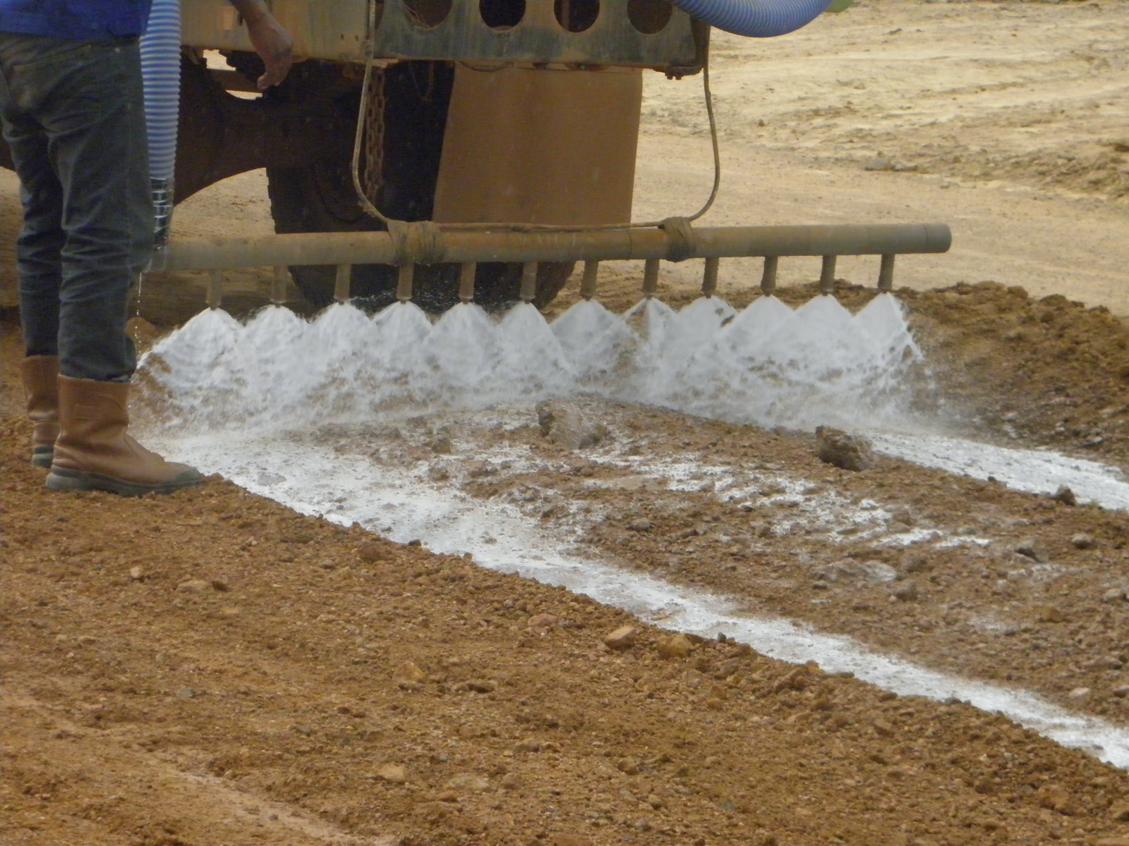 Soil Dust: Solusi Efektif Pengendalian Debu di Jalan Tambang dan Industri